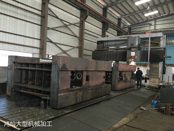 大型油壓機(jī)焊接加工（3）