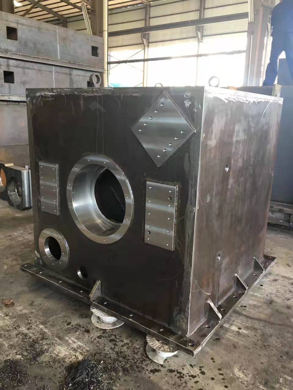 滿滿一車“大型自動(dòng)化設(shè)備機(jī)架”發(fā)貨江蘇